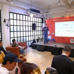 นายเซกะ บนเวที