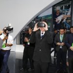 10.นายพุทธิพงษ์ รัฐมนตรีว่าการกระทรวงดิจิทัลฯ ทดลอง VR ที่ศูนย์นวัตกรรมเพื่อความยั่งยืน