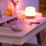 WiZ-smart-home-desk