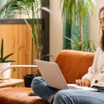 screencapture-blog-adobe-en-publish-2022-03-30-adobe-research-reveals-that-better-tech-is-key-to-adapting-hybrid-workplace-2022-04-27-11_38_56