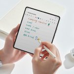 2-042_hands-on_galaxy_zfold4_beige_spen_watch5_silver_buds2pro_white_LI