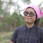 ผศ.ศิรินทร์ ใจเที่ยง อาจารย์ประจำสาขาวิชาศิลปะการออกแบบพัสตราภรณ์ คณะศิลปกรรมศาสตร์