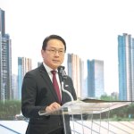 01 นายตัน ชุน ฮิน กรรมการผู้จัดการใหญ่ ธนาคา