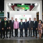 คุณจุรินทร์ คุณสนั่น และคณะผู้บริหารไทยเบฟ ถ่ายภาพร่วมกัน
