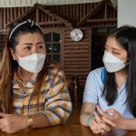 นิสิตทำงานร่วมกับคุณราตรี พิศุทธิ์ชโลทร กรรมการผู้