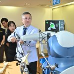 11.สาธิตการใช้หุ่นยนต์ช่วยผ่าตัด (Robotic Surgery)