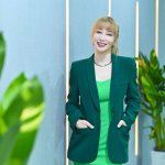 คุณนีนี่ วู_ชุดเขียว