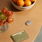 About1_Tag_Lifestyle_Wallet_.width-2000.format-webp (1)